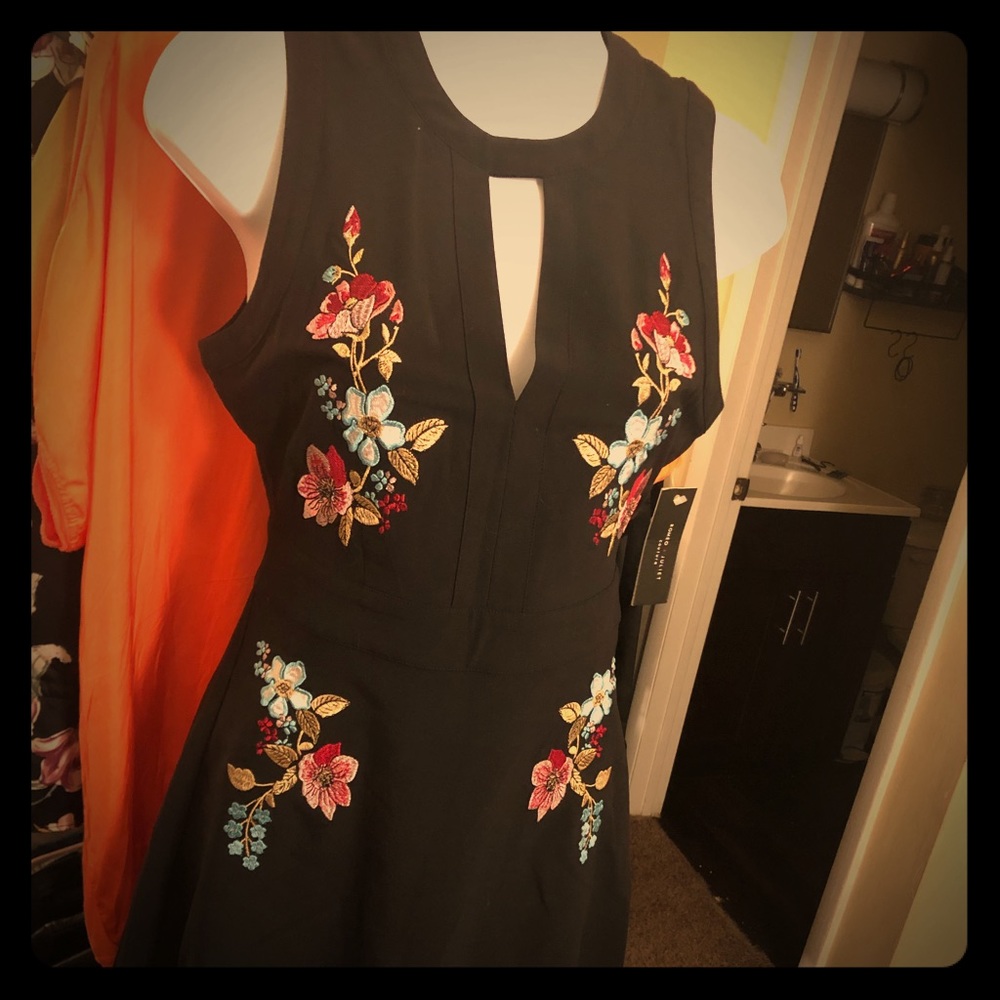 Romeo&Juliet Embroidered little black dress